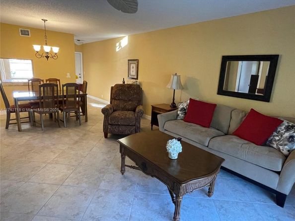 110 Lake Meryl Dr 216, West Palm Beach FL 33411