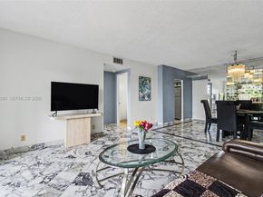 4330 Hillcrest Dr 405, Hollywood FL 33021