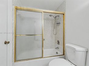 4330 Hillcrest Dr 405, Hollywood FL 33021