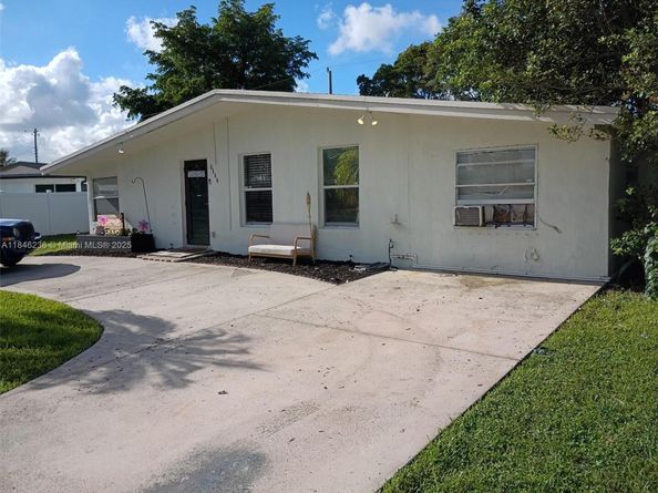 6144 Nw 20th ct, Margate FL 33063