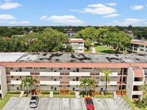 9520 S Hollybrook Lake Dr 204, Pembroke Pines FL 33025