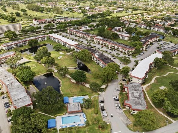 9520 S Hollybrook Lake Dr 204, Pembroke Pines FL 33025