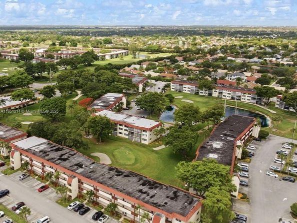 9520 S Hollybrook Lake Dr 204, Pembroke Pines FL 33025