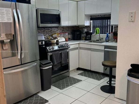 9520 S Hollybrook Lake Dr 204, Pembroke Pines FL 33025