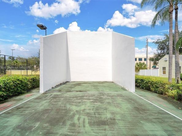 3445 NW 44th St 201, Oakland Park FL 33309