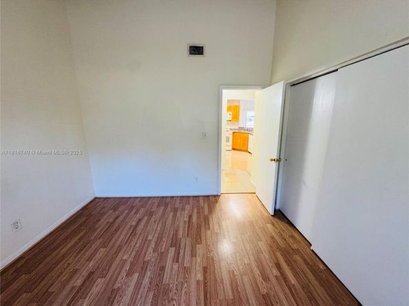3445 NW 44th St 201, Oakland Park FL 33309