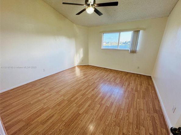 3445 NW 44th St 201, Oakland Park FL 33309