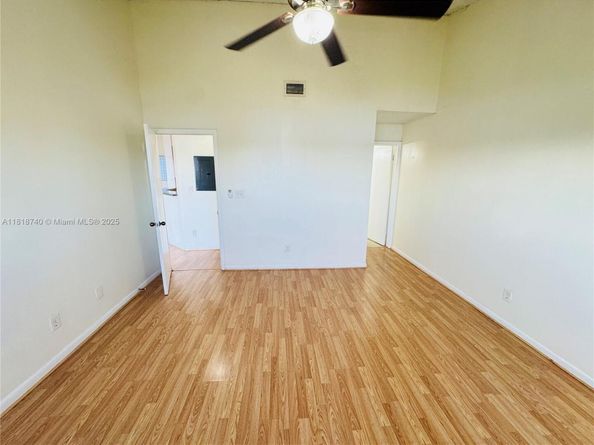 3445 NW 44th St 201, Oakland Park FL 33309