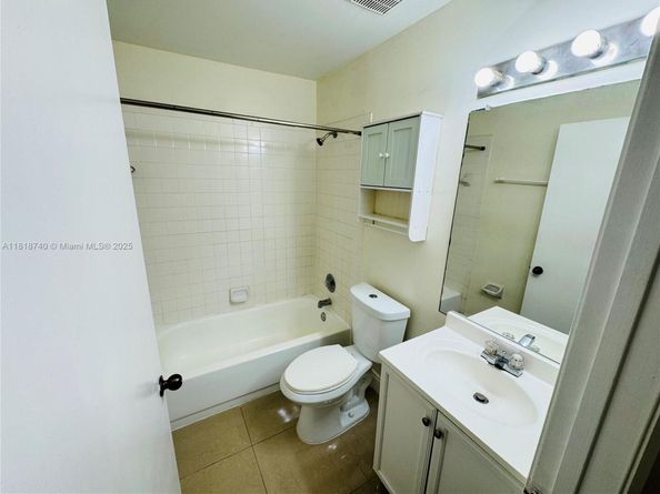 3445 NW 44th St 201, Oakland Park FL 33309