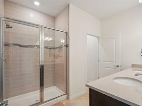 2343 Rollingwood Ct, Oakland Park FL 33309