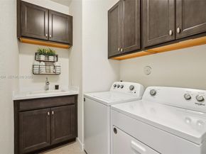 2343 Rollingwood Ct, Oakland Park FL 33309