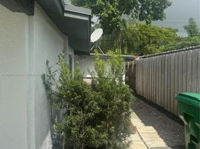 5611 SW 38th St, Davie FL 33314