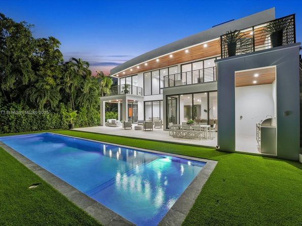 112 W Palm Midway, Miami Beach FL 33139