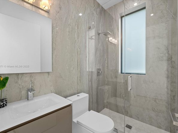 112 W Palm Midway, Miami Beach FL 33139