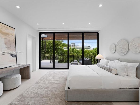 112 W Palm Midway, Miami Beach FL 33139