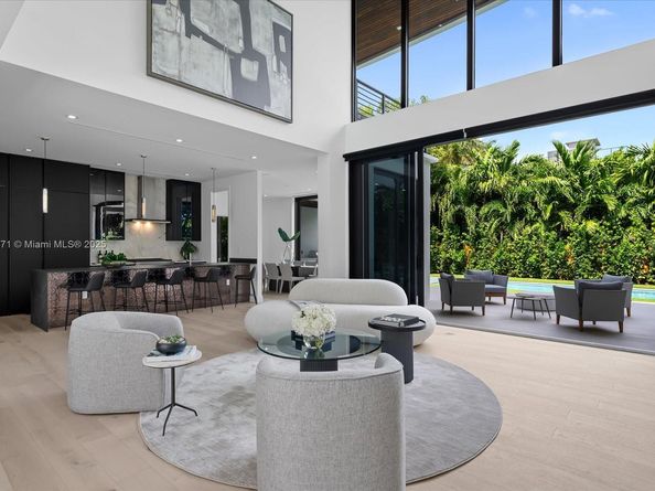 112 W Palm Midway, Miami Beach FL 33139