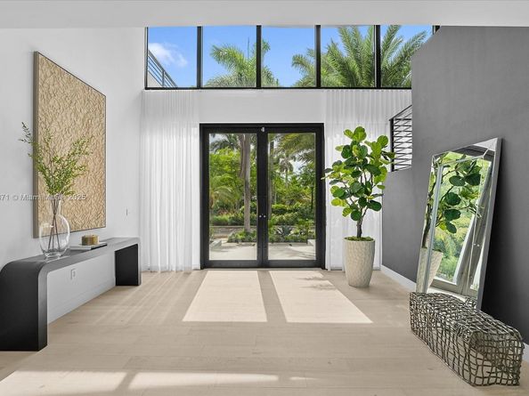 112 W Palm Midway, Miami Beach FL 33139
