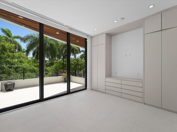 112 W Palm Midway, Miami Beach FL 33139