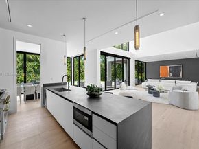 112 W Palm Midway, Miami Beach FL 33139
