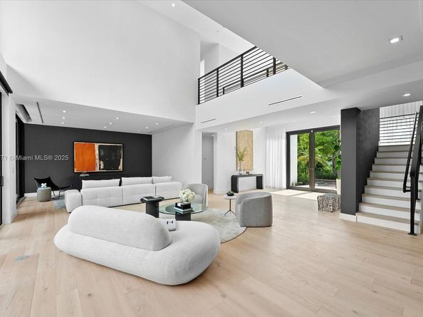 112 W Palm Midway, Miami Beach FL 33139
