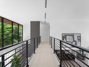 112 W Palm Midway, Miami Beach FL 33139