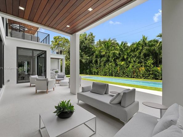 112 W Palm Midway, Miami Beach FL 33139