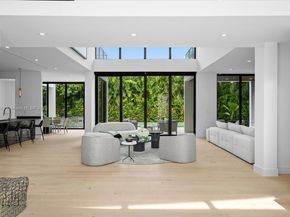112 W Palm Midway, Miami Beach FL 33139