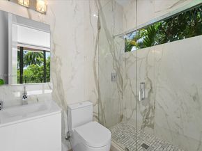 112 W Palm Midway, Miami Beach FL 33139