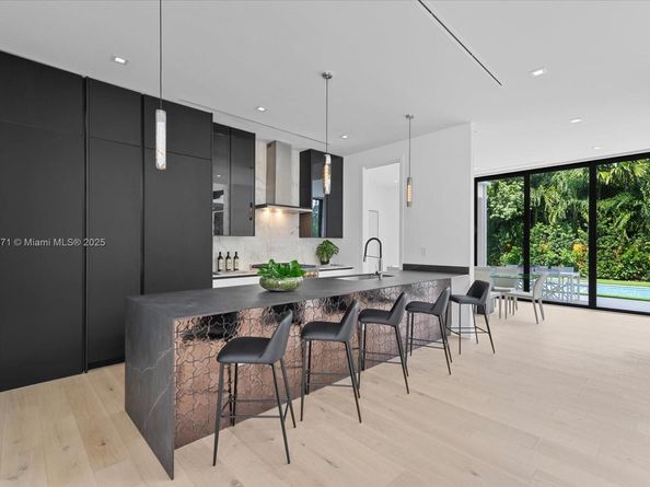 112 W Palm Midway, Miami Beach FL 33139