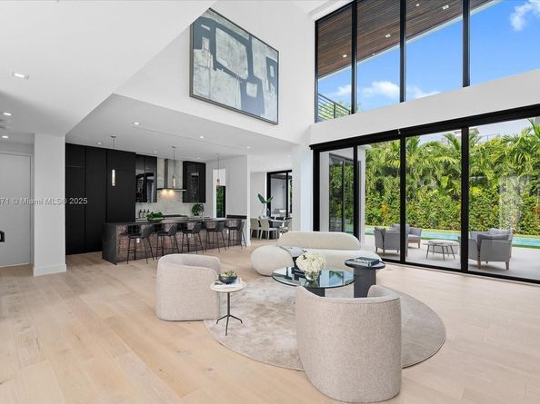 112 W Palm Midway, Miami Beach FL 33139
