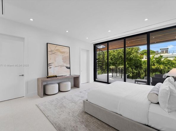 112 W Palm Midway, Miami Beach FL 33139
