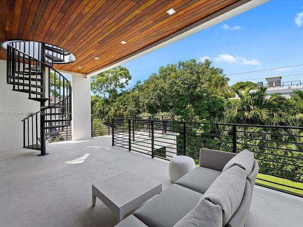 112 W Palm Midway, Miami Beach FL 33139