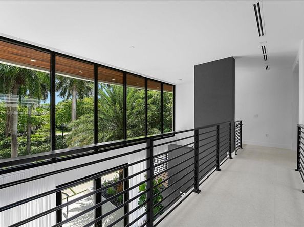112 W Palm Midway, Miami Beach FL 33139