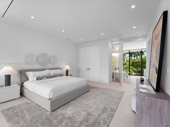 112 W Palm Midway, Miami Beach FL 33139