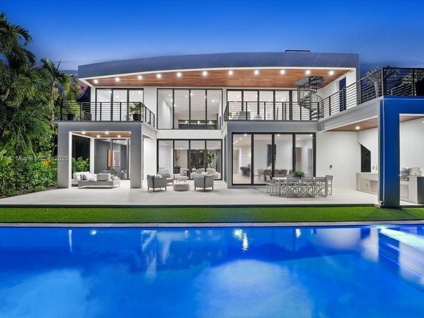 112 W Palm Midway, Miami Beach FL 33139