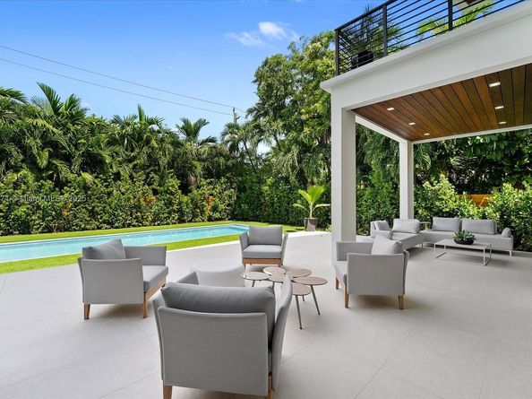 112 W Palm Midway, Miami Beach FL 33139
