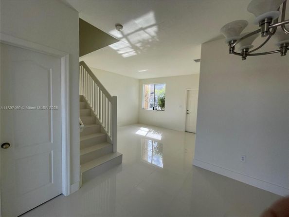 7317 NW 174th Ter 102, Hialeah FL 33015