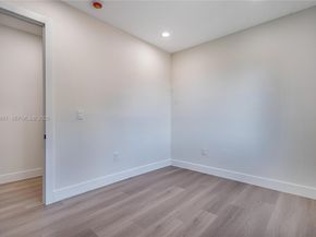 281-283 NW 52nd St, Miami FL 33127