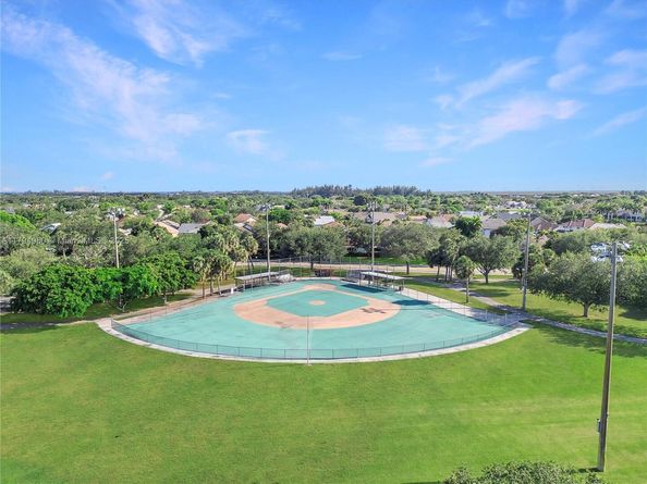 20230 NW 7th St, Pembroke Pines FL 33029