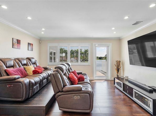 20230 NW 7th St, Pembroke Pines FL 33029