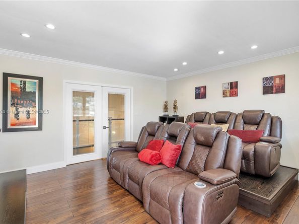 20230 NW 7th St, Pembroke Pines FL 33029