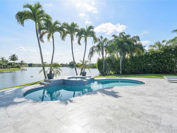 20230 NW 7th St, Pembroke Pines FL 33029