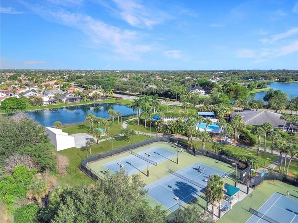 20230 NW 7th St, Pembroke Pines FL 33029