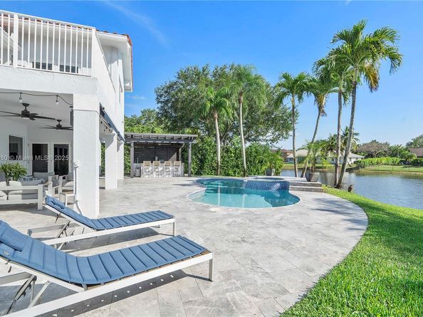 20230 NW 7th St, Pembroke Pines FL 33029