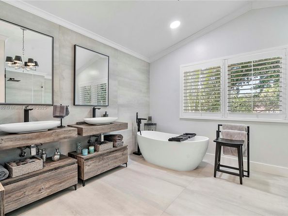 20230 NW 7th St, Pembroke Pines FL 33029