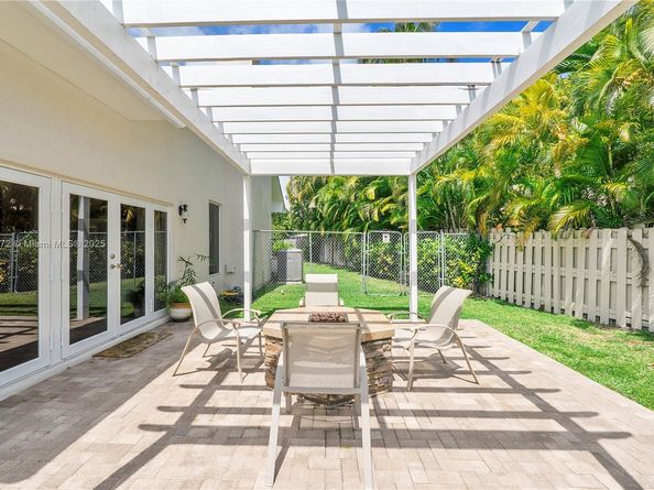 17640 Old Cutler Rd, Palmetto Bay FL 33157