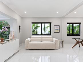 1737 SW 10th St, Miami FL 33135