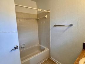 4879 N Hemingway Cir, Margate FL 33063