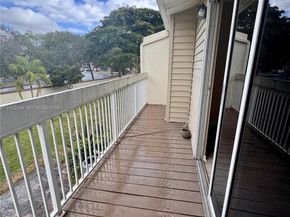 4879 N Hemingway Cir, Margate FL 33063