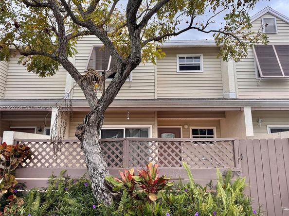 4879 N Hemingway Cir, Margate FL 33063